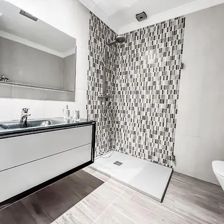 2 Bedroom With Large Private Terrace ネルハ