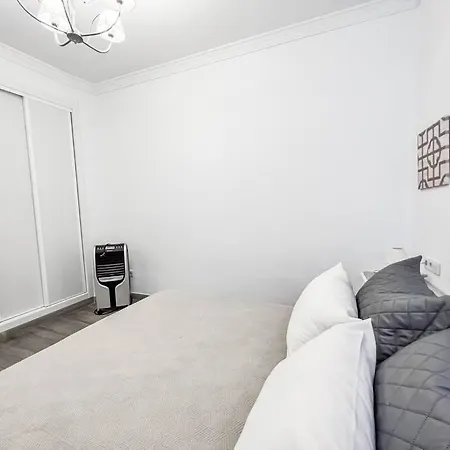 2 Bedroom With Large Private Terrace アパート ネルハ