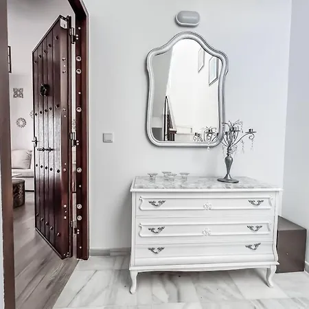 Apartman 2 Bedroom With Large Private Terrace